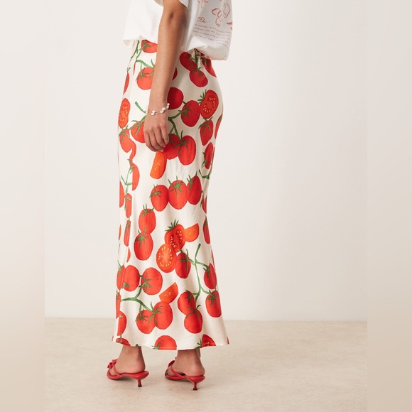 Never Fully Dressed tomato print satin maxi skirt in cream NWT - Picture 4 of 7
